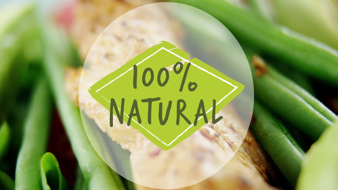 신선한 채소 위에 100퍼센트 자연적인 텍스트의 비디오