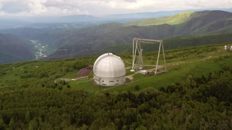 observatoire astrophysique scientifique spécial. centre astronomique pour les observations terrestres de l'univers avec un grand télescope.