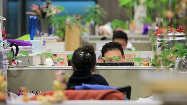 Persone che lavorano in un ufficio