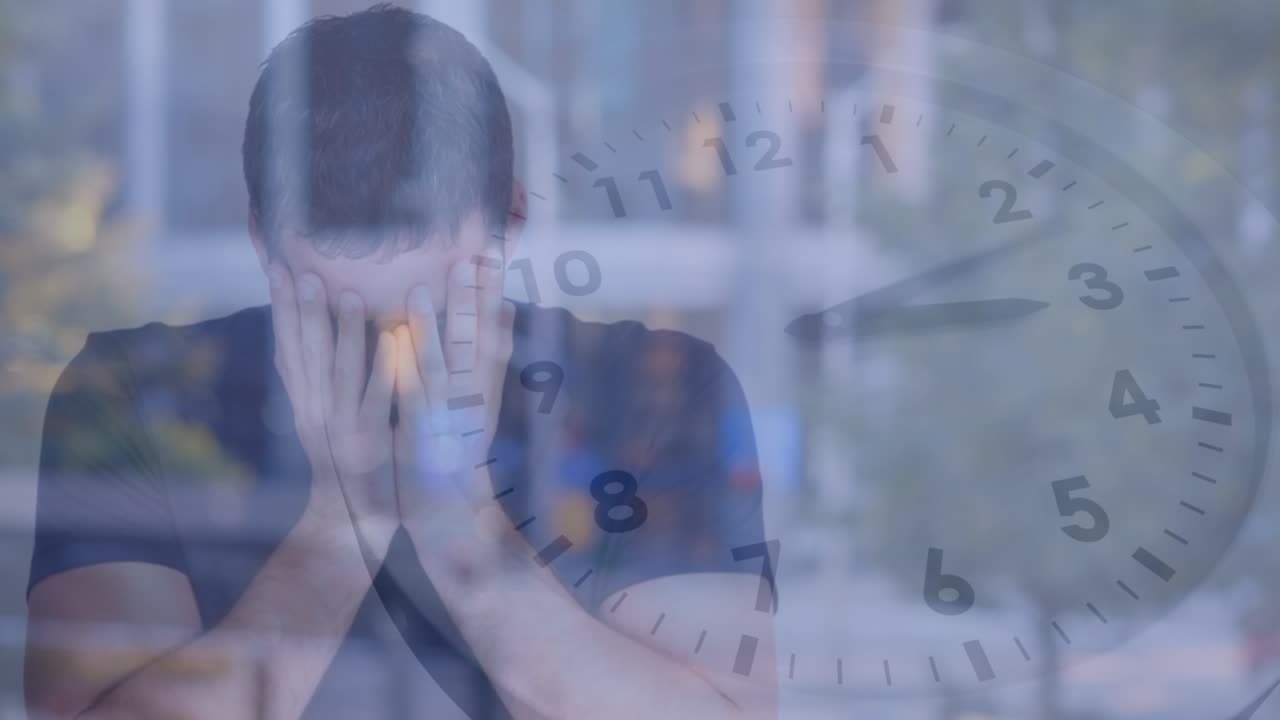 Animación de procesamiento de datos y estadísticas sobre mujer fuerte haciendo ejercicio