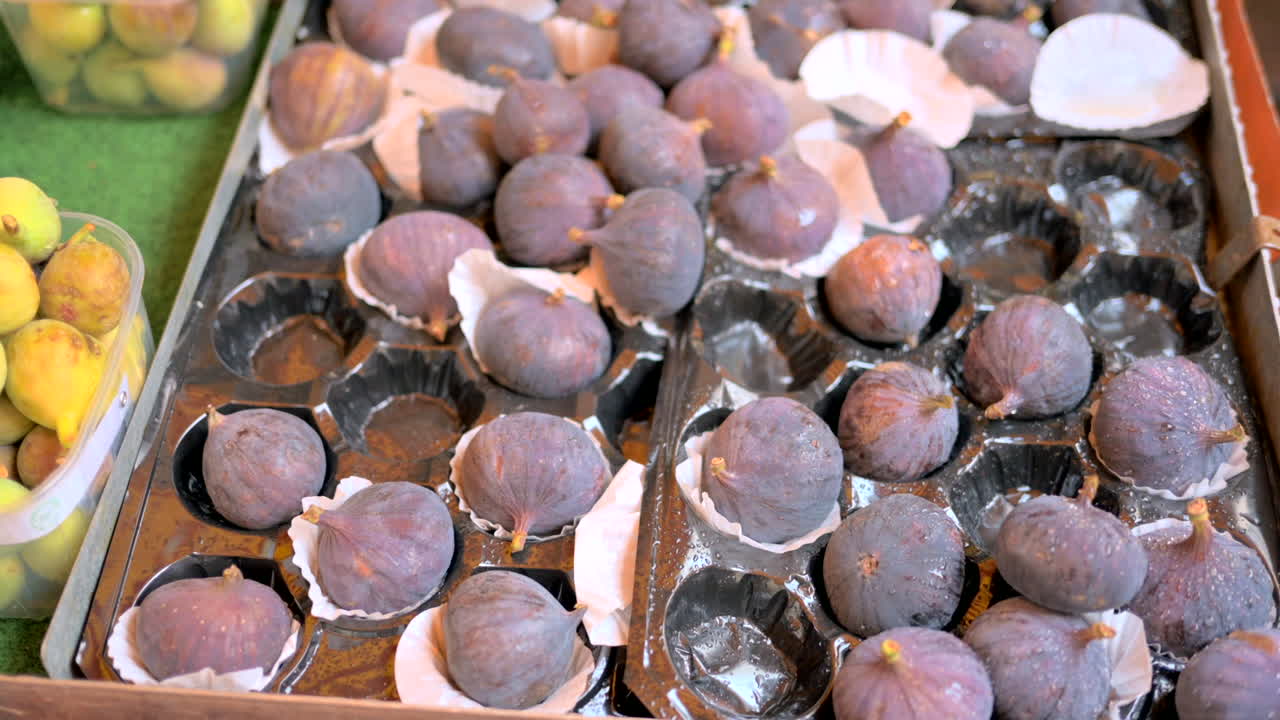 Multiple ripe figs for sale on a table