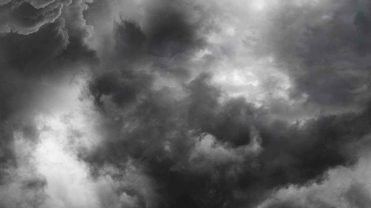 폭풍우 하늘의 아름다움과 위험