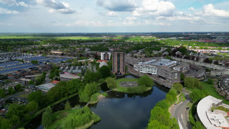 Video-Aéreo-De-La-Zona-Residencial-De-Amersfoort-Nieuwland,-Países-Bajos.