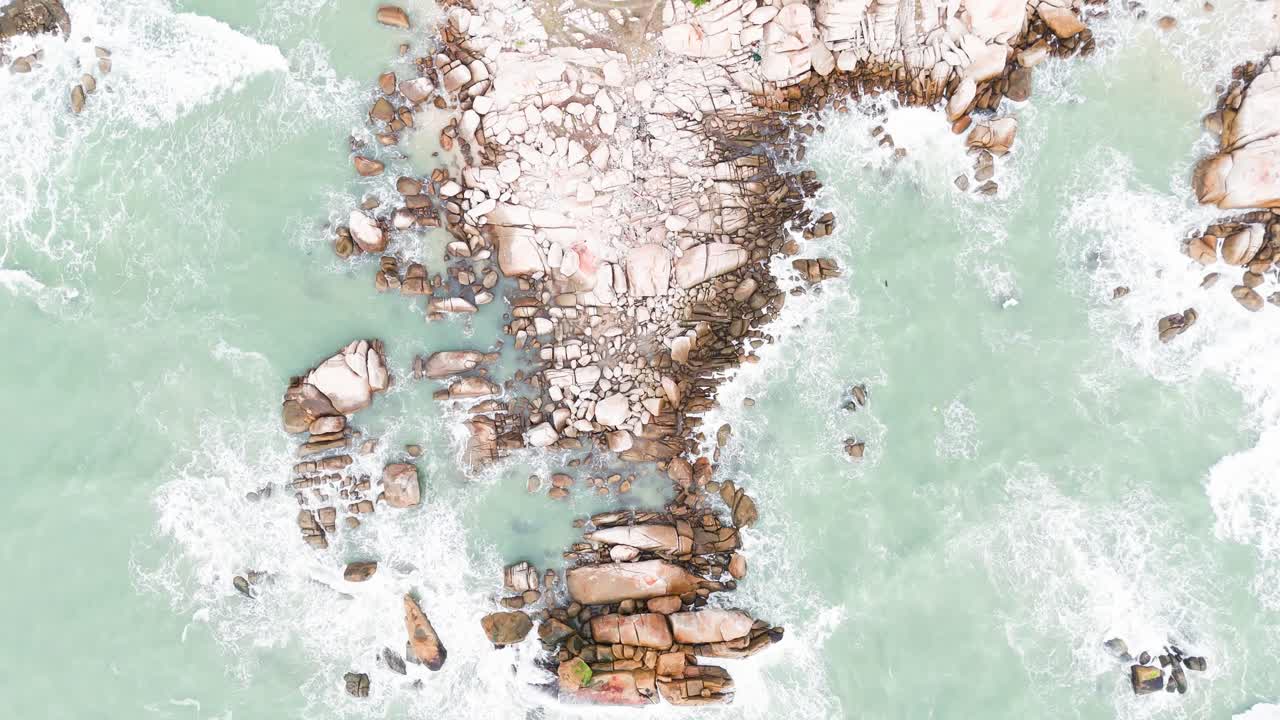 아름다운 해안선과 모래의 공중 풍경.