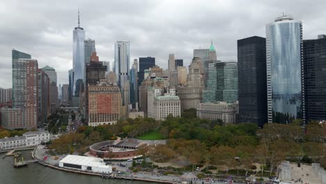 Aerial-view-of-vibrant-fall-colors-in-the-Battery-park,-NYC---tracking,-drone-shot