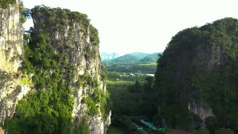 Limestone-cliffs-of-Krabi-district-in-Thailand,-rising-aerial-shot