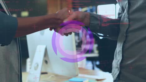 animación de la forma púrpura giratoria y los datos, sobre la gente de negocios estrechando la mano