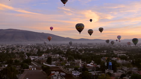 Amanecer-En-Las-Pirámides-De-La-Luna-Y-El-Sol-En-Teotihuacan,-México