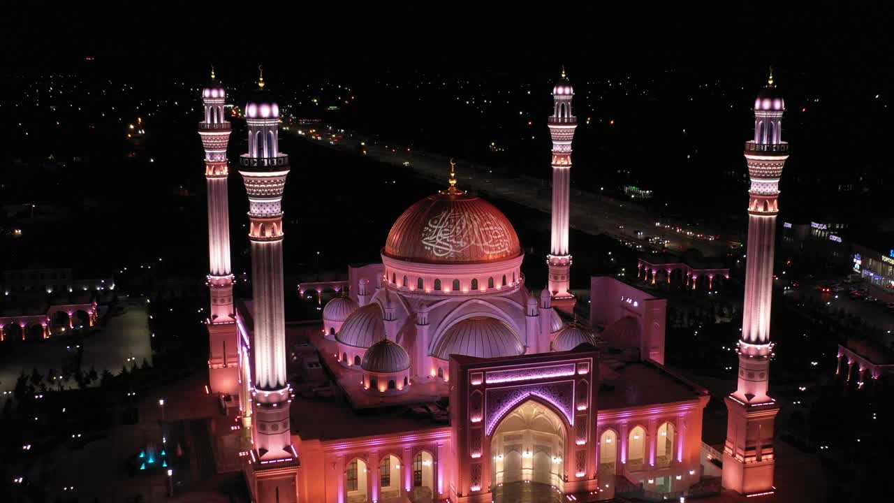 la mezquita del orgullo de los musulmanes que lleva el nombre del profeta mahoma en la ciudad de shali, la mezquita más grande de europa.