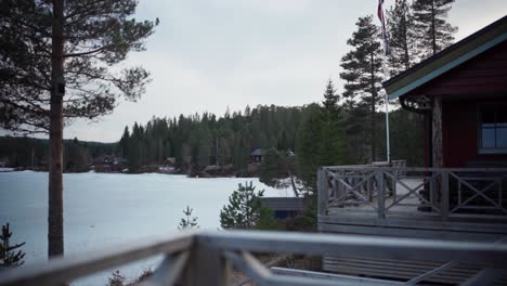 Friedliche-Aussicht-Auf-Ein-Küstendorf-In-Norwegen