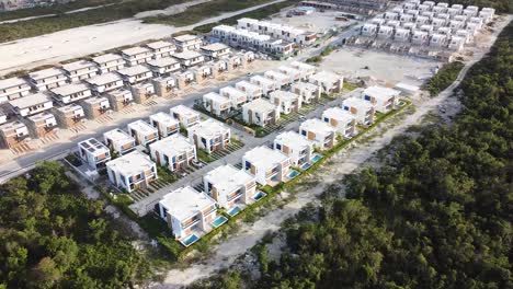 Nuevo-Barrio-Llamado-Vista-Cana,-La-Construcción-De-Apartamentos-Y-Villas-Se-Muestra-A-Través-De-Perspectivas-Aéreas.