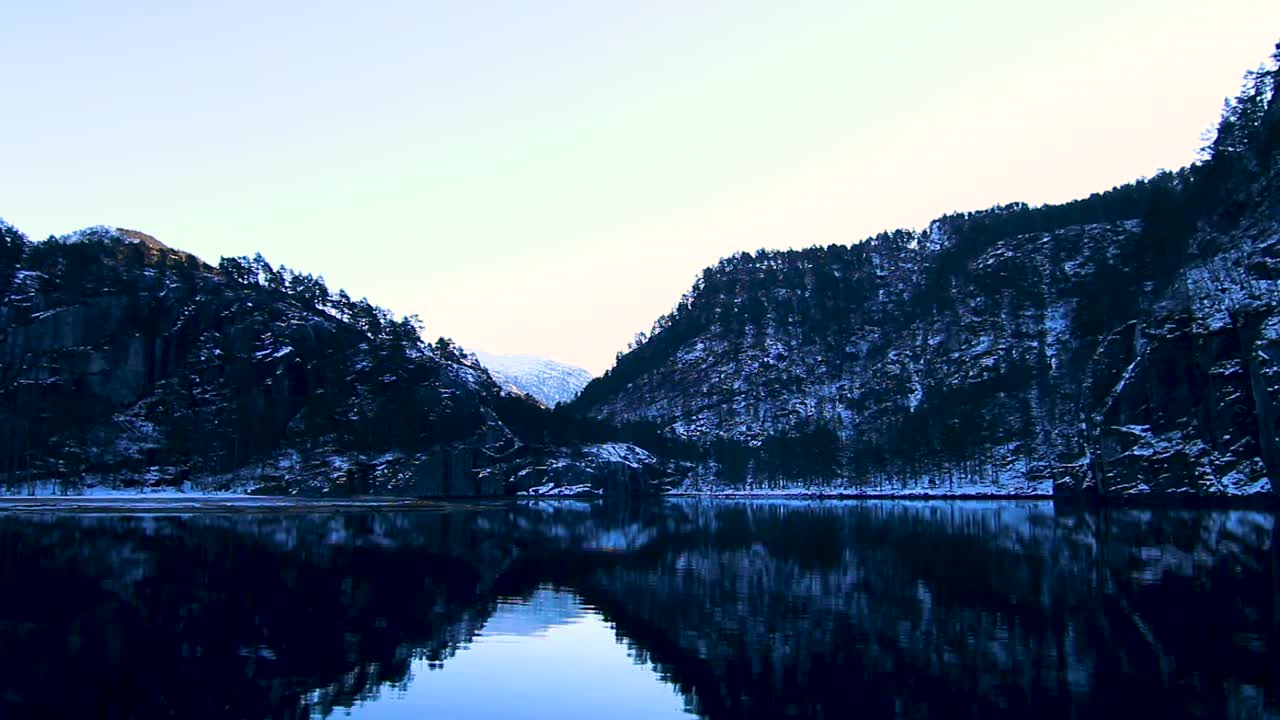 노르웨이 베르겐 주변 피요르드에서 보트 타기