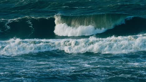 olas violentas del mar