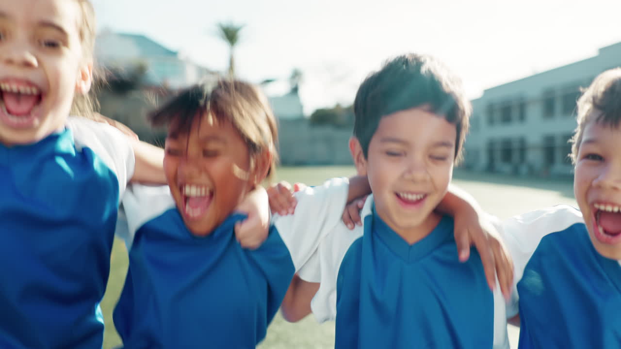 어린이, 축구 및 팀과 함께 흥분