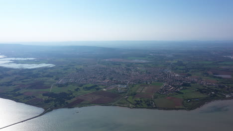 Villeneuve-lès-Maguelone,-Sonnige-Luftaufnahme,-Okzitanien