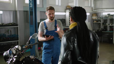 Mechanic-and-rider-talking-at-the-garage