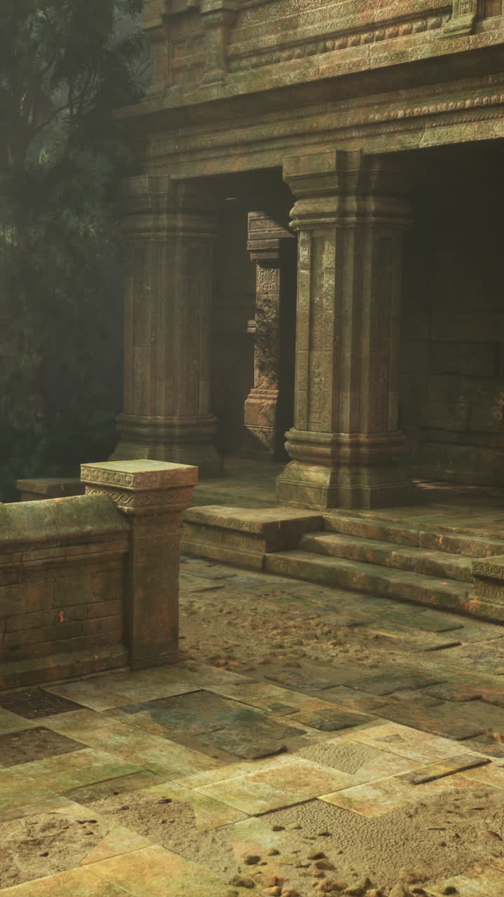 Antico tempio di pietra si erge fiero in mezzo al lussureggiante paesaggio della giungla