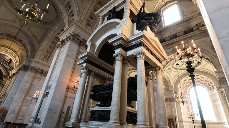 Vedute di architettura ornata e sculture