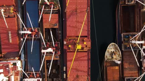 viejos barcos anclados vista aérea