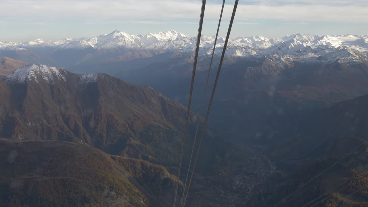 Vista panoramica dalla funivia Skyway sul Monte Bianco, Alpi.