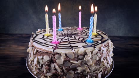 Candles-on-the-birthday-cake-close-up.