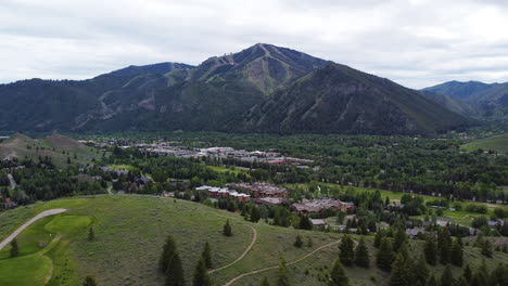 Aerial-drone-view-of-the-golf-course-in-Sun-Valley,-Idaho