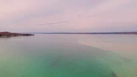 Tiro-De-Drone-Del-Lago-Torch,-Michigan,-Estados-Unidos