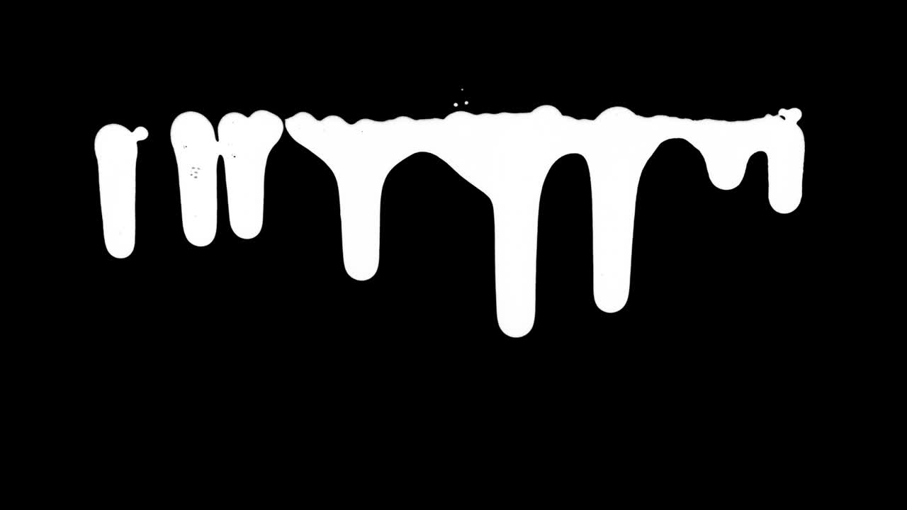 검은 화면 배경 위에  잉크가 흘러내린다