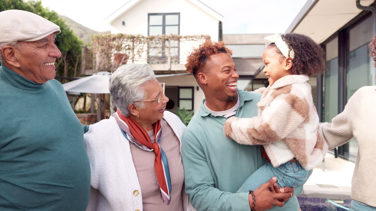 reunión familiar multigeneracional