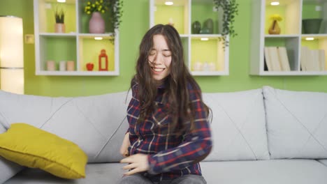 신경 ⁇ 약을  ⁇ 고 있는 아시아 젊은 여성.