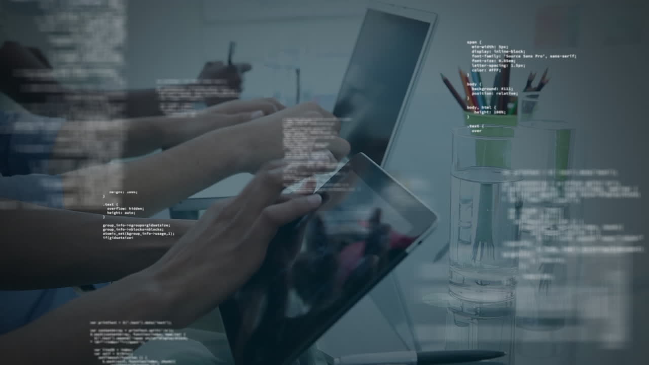 animación del procesamiento de datos sobre personas que utilizan dispositivos electrónicos