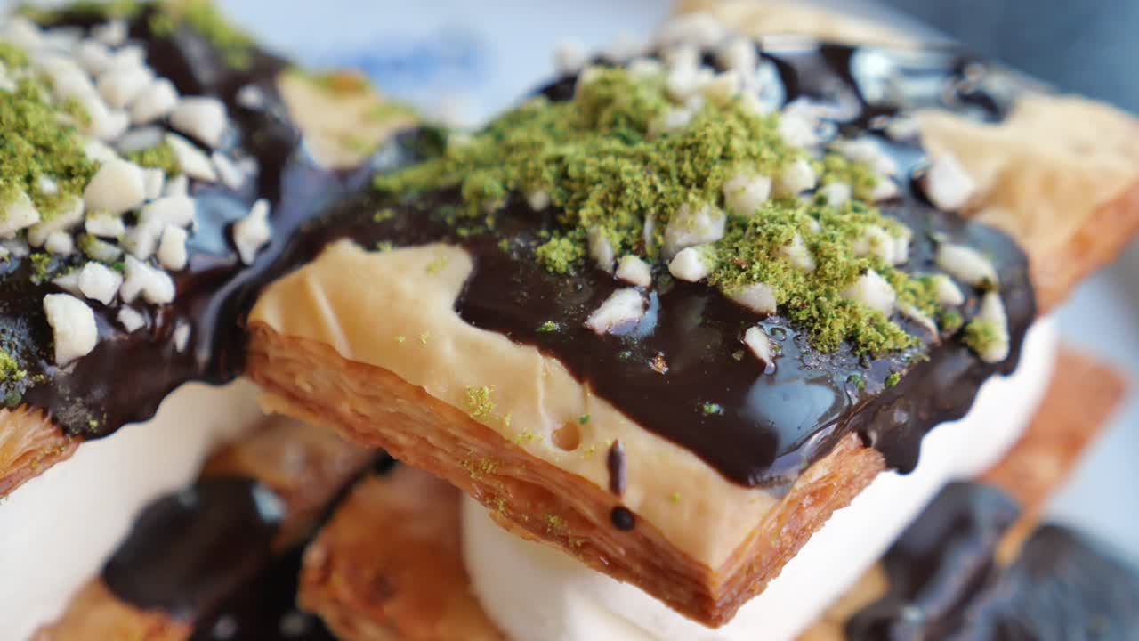 초콜릿으로 인 파프 페이스트리 어리