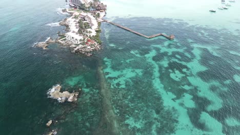 Antena-Encima-Isla-Mujeres-Méjico-Mar-Caribe-Península-De-Yucatán-Riviera-Maya-Zumbido-Recurso-Océano-Agua-Limpia-Playas-Prístinas-Tropical-Vacaciones