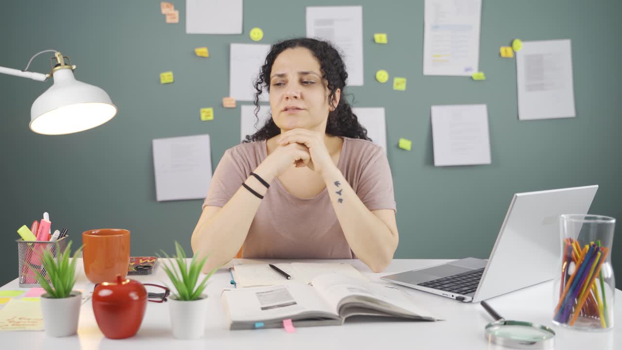 una estudiante preocupada.