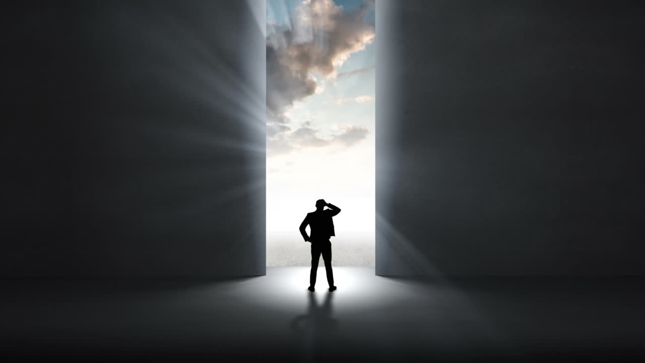 파란 하늘을 바라보는 사업가