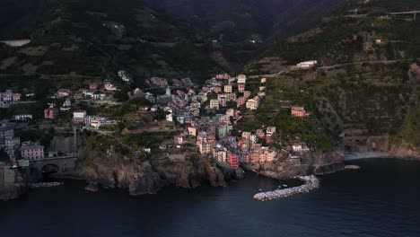 Riomaggiore-village,-UNESCO-Heritage-site