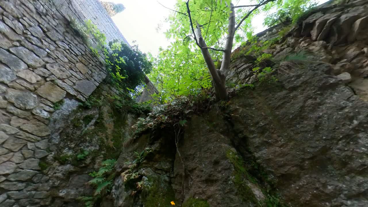 las paredes defensivas históricas de san marín