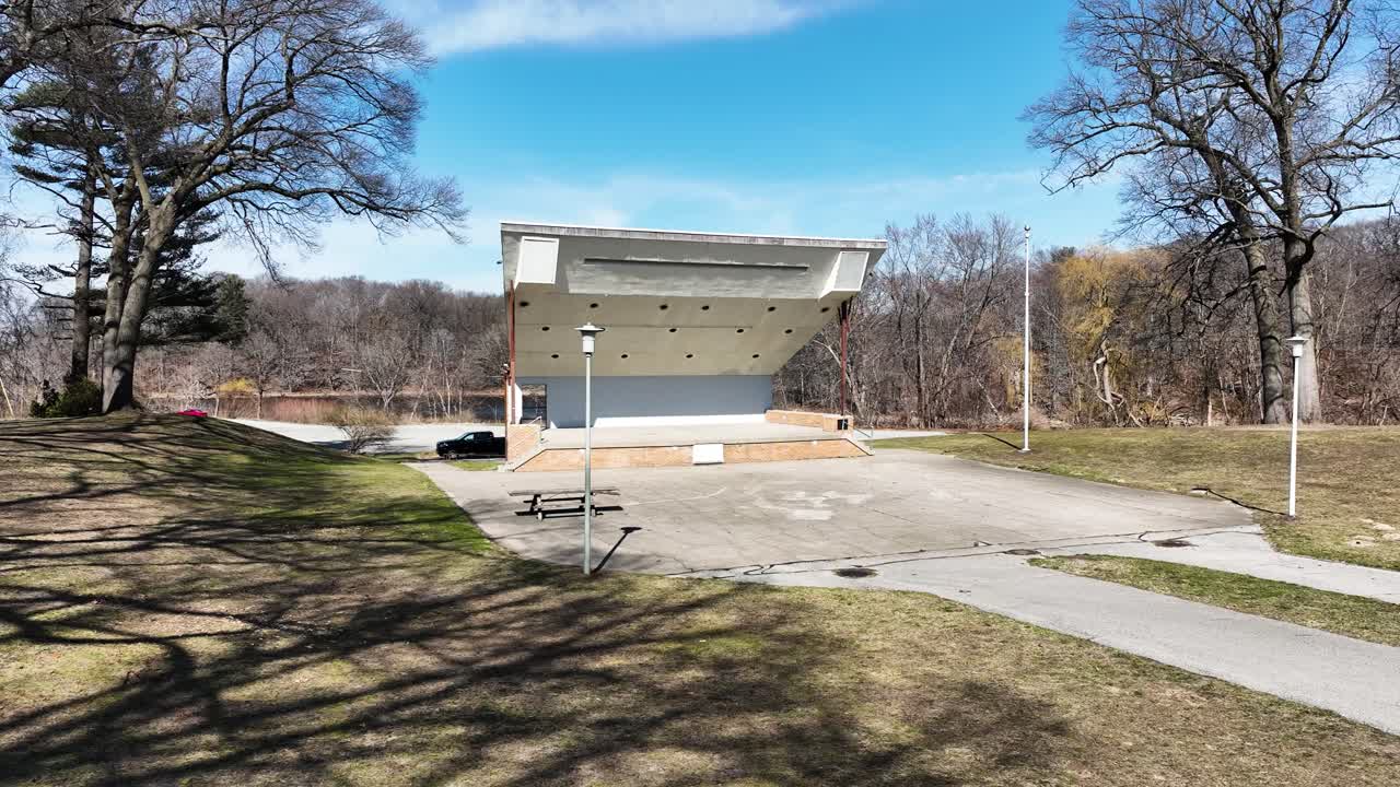 Far parallax around the left side