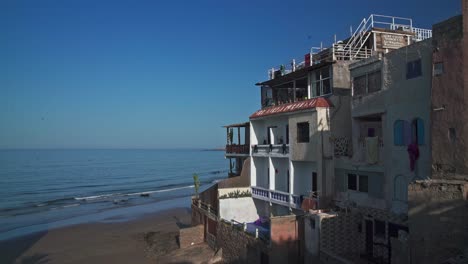 Edificio-Con-Vista-A-La-Playa-En-Taghazout