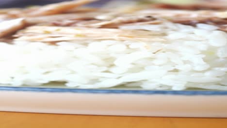 plato de arroz de pollo