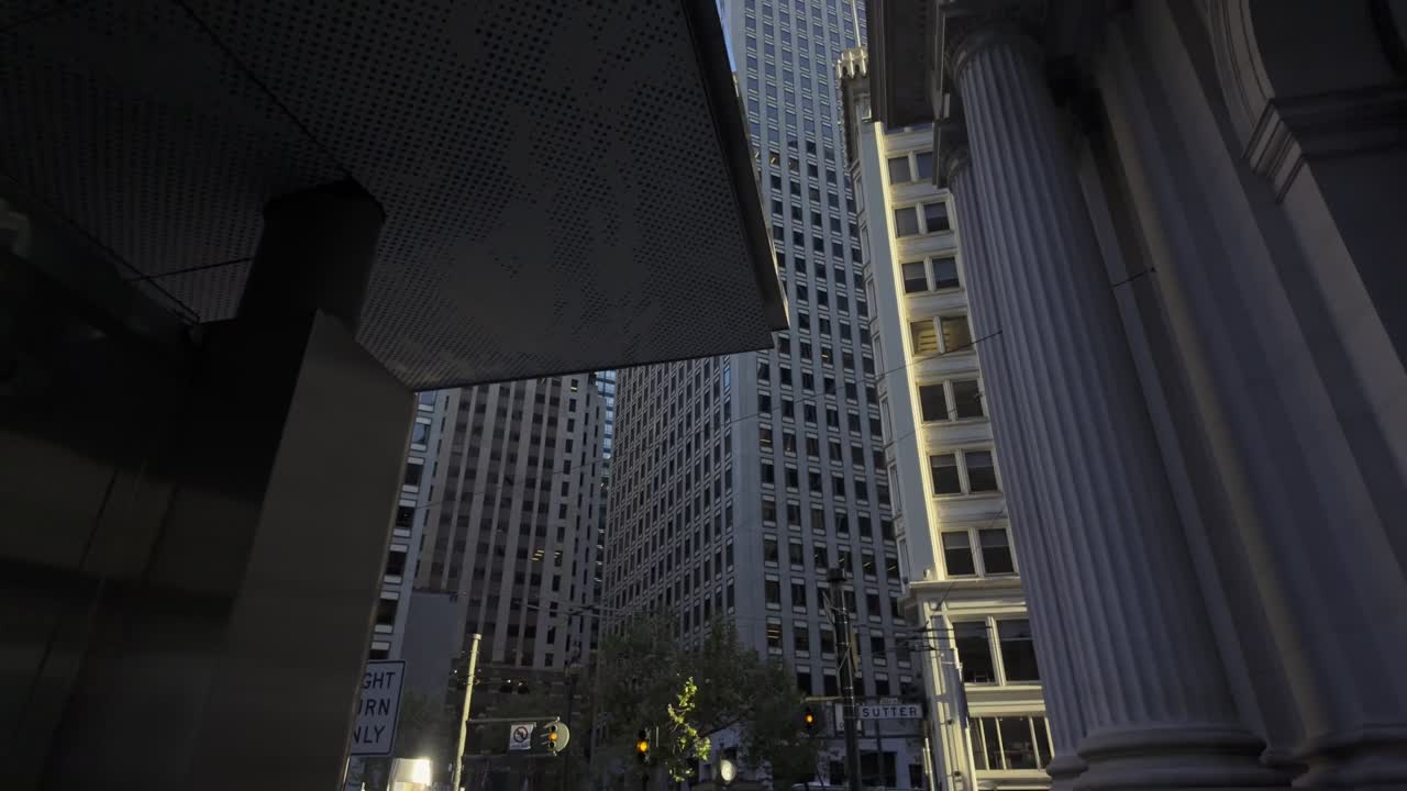 Grattacieli nel centro di San Francisco, California, con cielo sereno