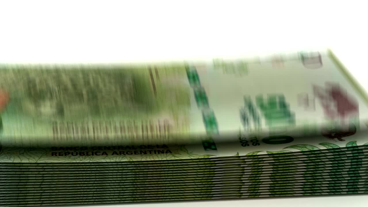 돈이 떨어지는 아르헨티나 페소