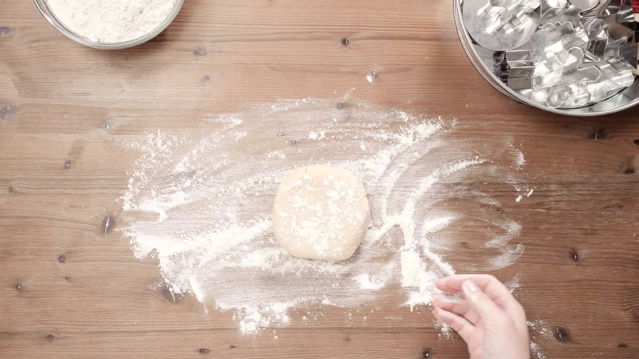 산타를 위해 크리스마스 설탕 쿠키를 구워요