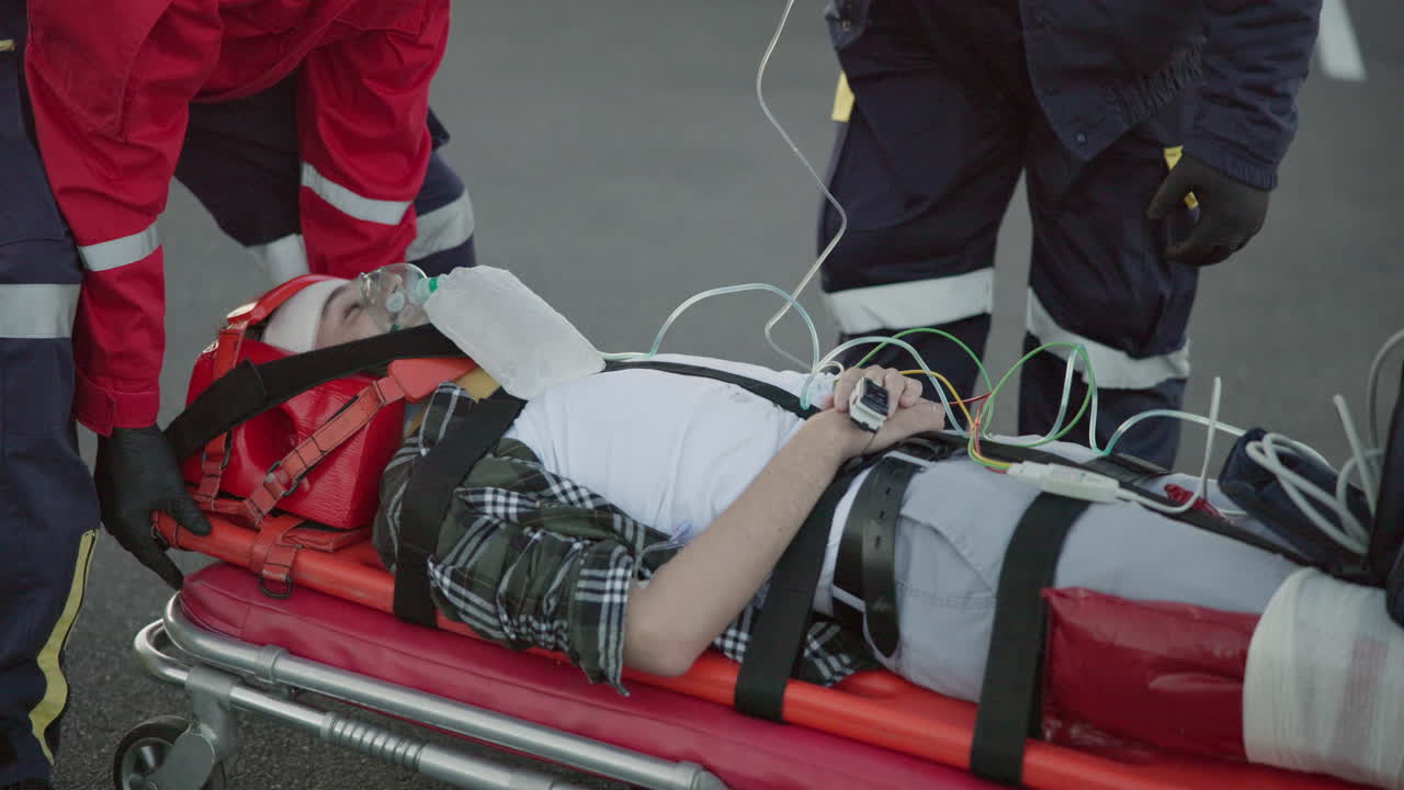 사고, 응급상황 및 기어 위의 환자