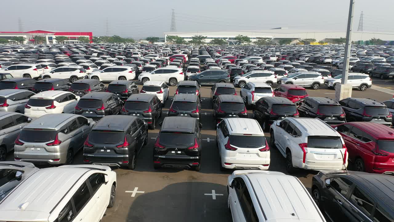 Large Lot of Mitsubishi SUVs