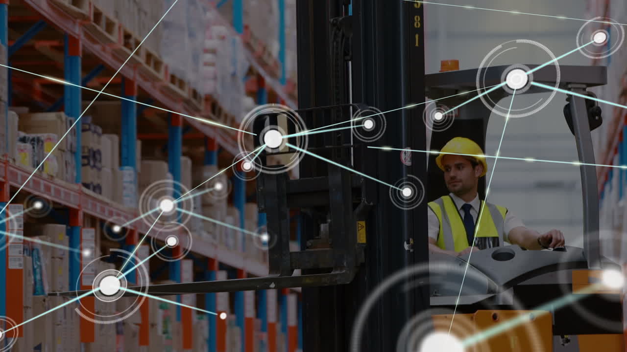 animación de una red de conexiones con iconos sobre un trabajador de almacén caucásico