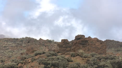 paisaje montañoso volcánico