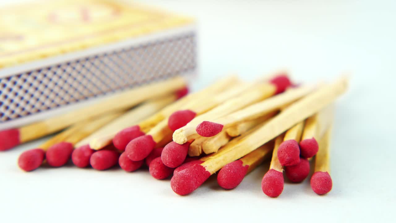 Fiammiferi e scatola di fiammiferi