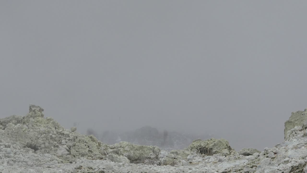 ⁇ 는 뜨거운 지열 화산 진 ⁇  수영장, 클로즈업  ⁇  증기 호수 거품 진 ⁇ 과 증기
