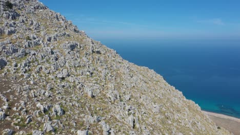 Mediterranean-Sea-Reveal-from-Cliff-face,-Italy